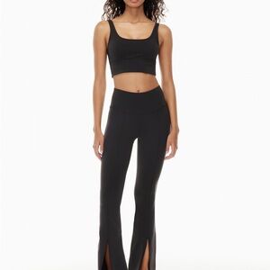 Aritzia Black Leggings Sleek and Versatile